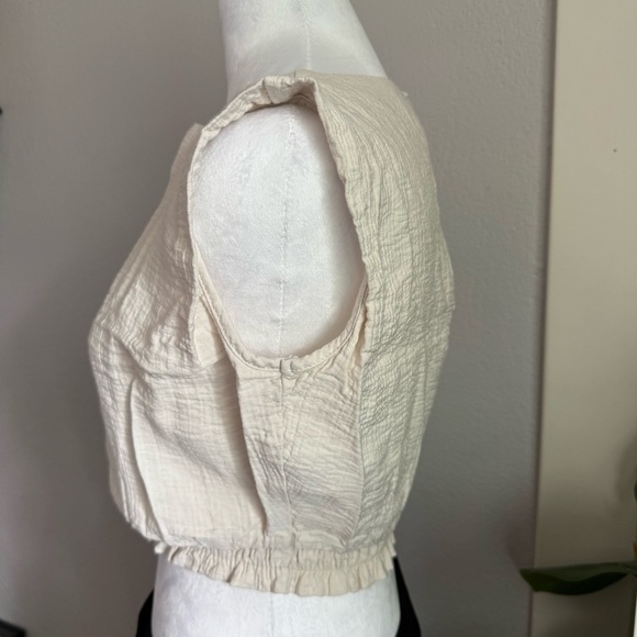 A New Day Cream Smocked Crop Blouse Sleeveless - Picture 3 of 8